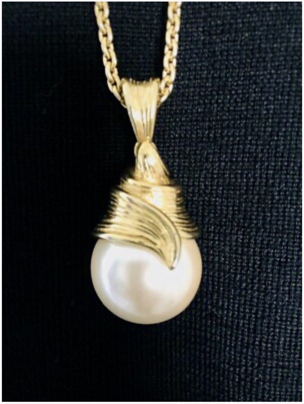 Vintage Givenchy Gold Tone Chain Large Faux Pearl Necklace G Logo 18,5 in Signed